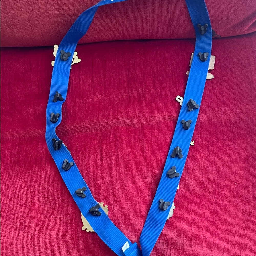 Blue Kids Toy Lanyard with Character Pins - Picture 6 of 7